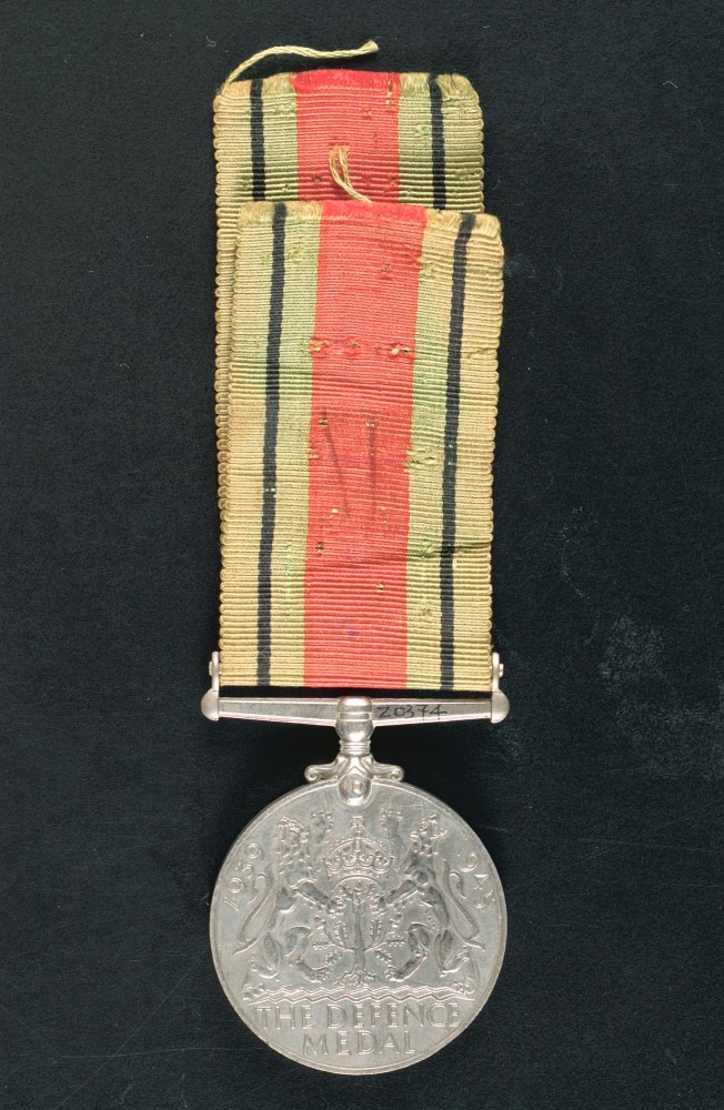 Z 0374 Defence medal Julian Tay